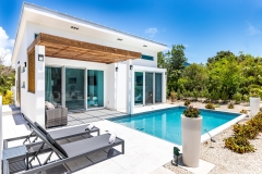  Gracehaven House deck and pool